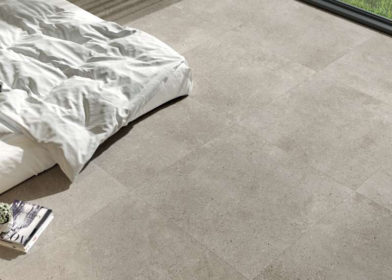 beige Steinoptik Fliesen im Badezimmer, beige stone effect tiles in the bedroom